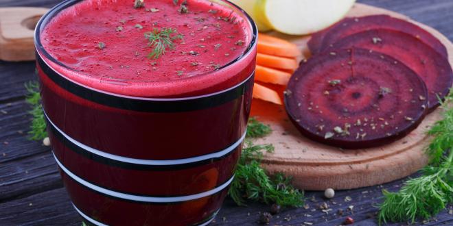 Detox juice made from carrots, beets, and apples
